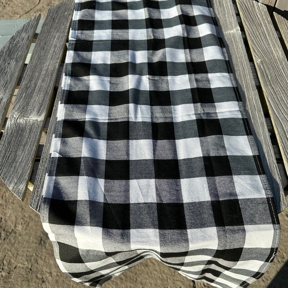 Table Runner - Picture 1 of 1